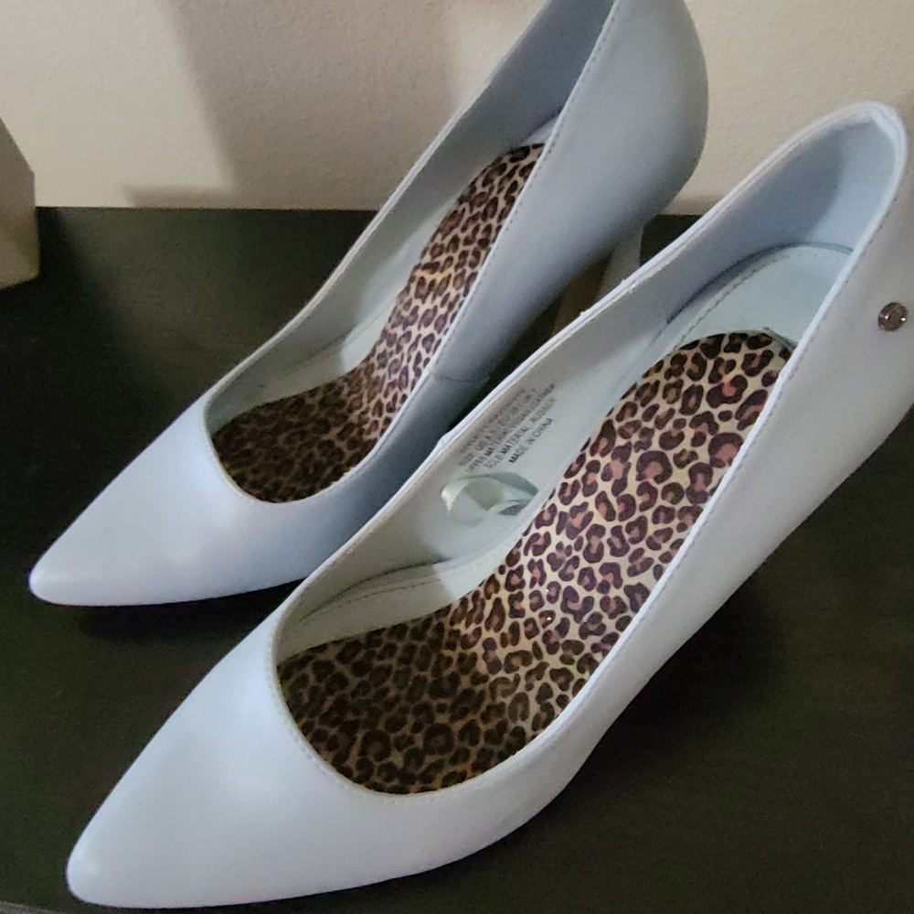 8 1/2 womens shoes, heels, 2 1/2 inches, worn 2 times ,paid 150.00